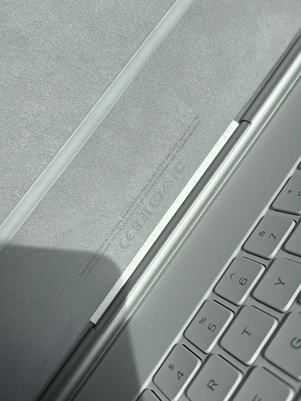 Apple White Bluetooth Keyboard Case with Trackpad for Tablet